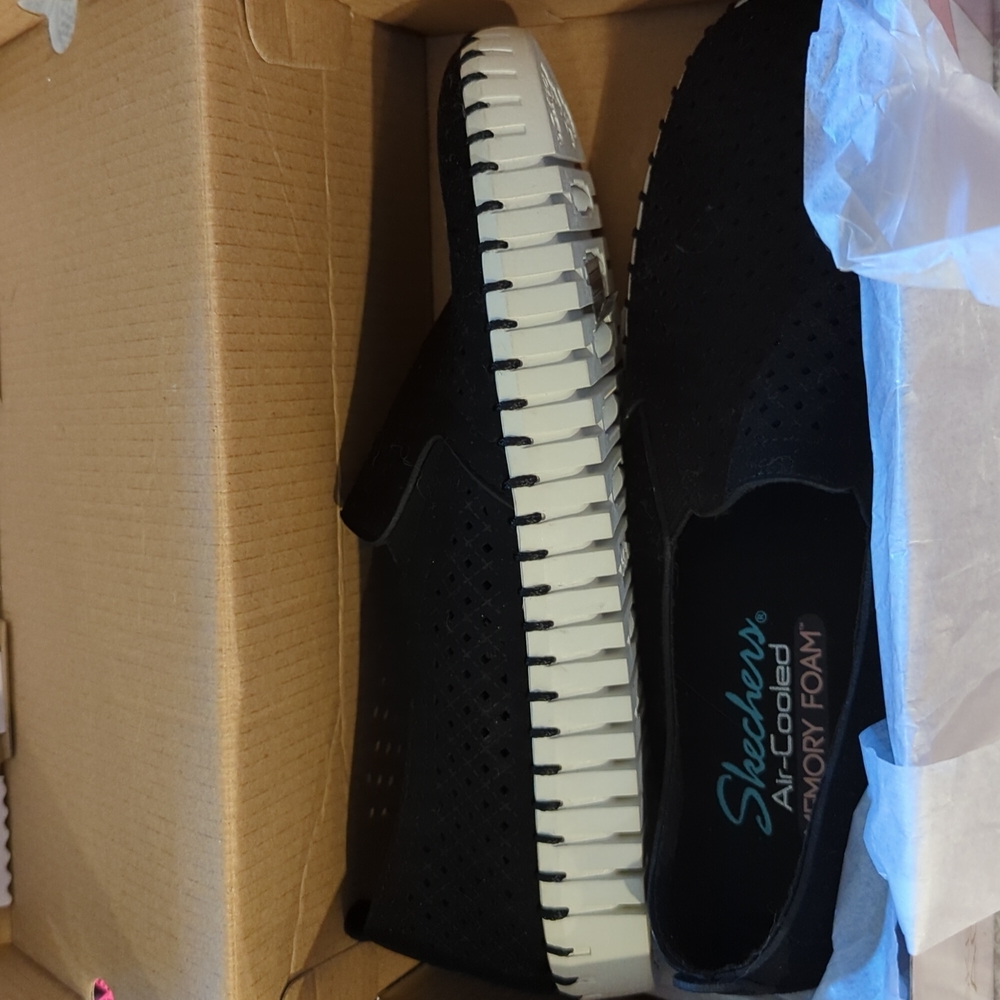 Sketchers shoes